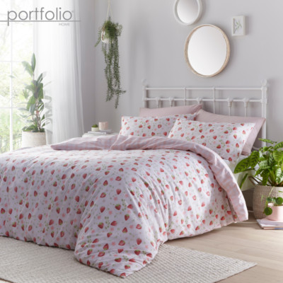 STRAWBERRY FIELDS REVERSIBLE DUVET SET PINK. SINGLE, DOUBLE, KING OR S/KING