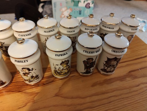 Vintage Danbury Neuwertig MJ Hummel 24-teiliges GEWÜRZGLAS Set Gold Zierleiste 1987 Schweiz - Bild 4 von 7