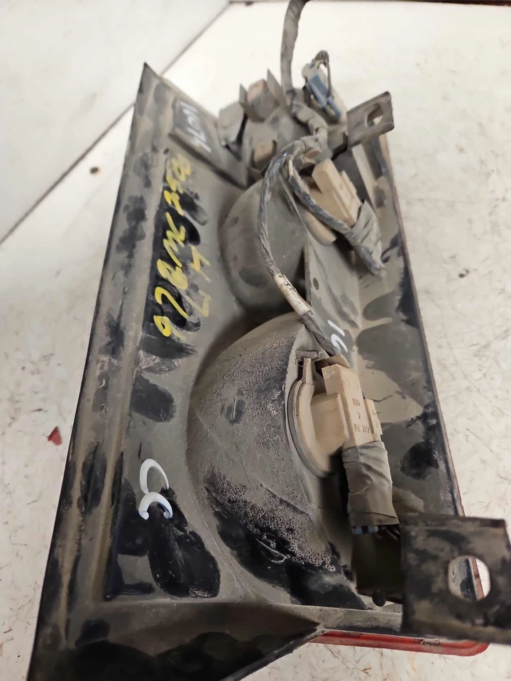 Conjunto de luz trasera izquierda 96-99 GMC SAVANA 2500 lámpara de reversa lado del conductor izquierda OEM Foto 2 de 4