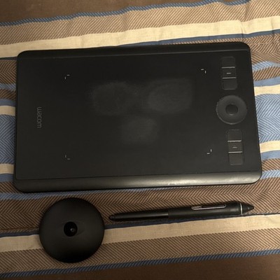 Wacom Intuos Pro PTH-460 Graphics Tablet with Pen