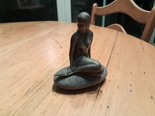 Meermaid Dänemark Kopenhagen Andenken Metall Figur Meerjungfrau auf Stein 10 cm