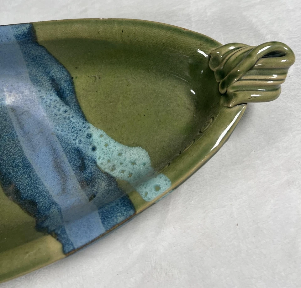 Bandeja ovalada para servir cerámica de barro mosquito verde azul esmalte por goteo asas hechas a mano Foto 2 de 4