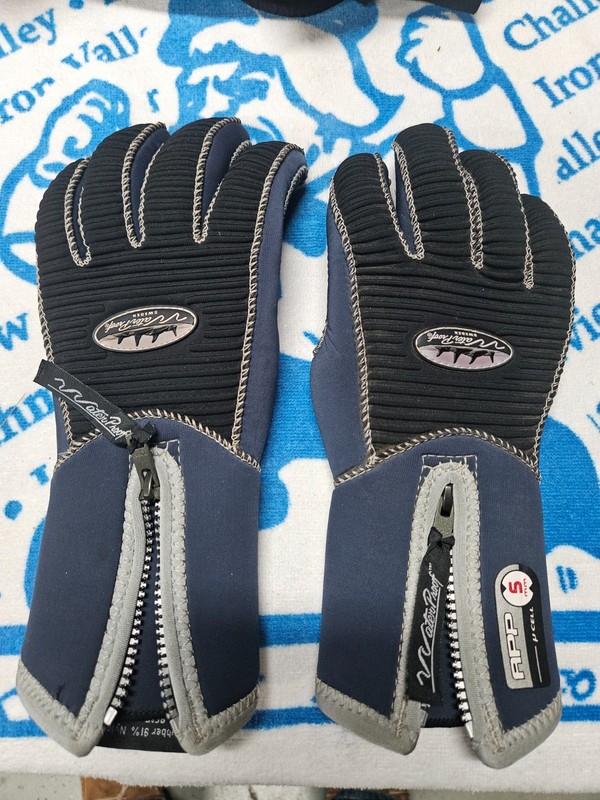 Water Proof  Sweden Made Dive Gloves snorkeling  Size SmallNeoprene