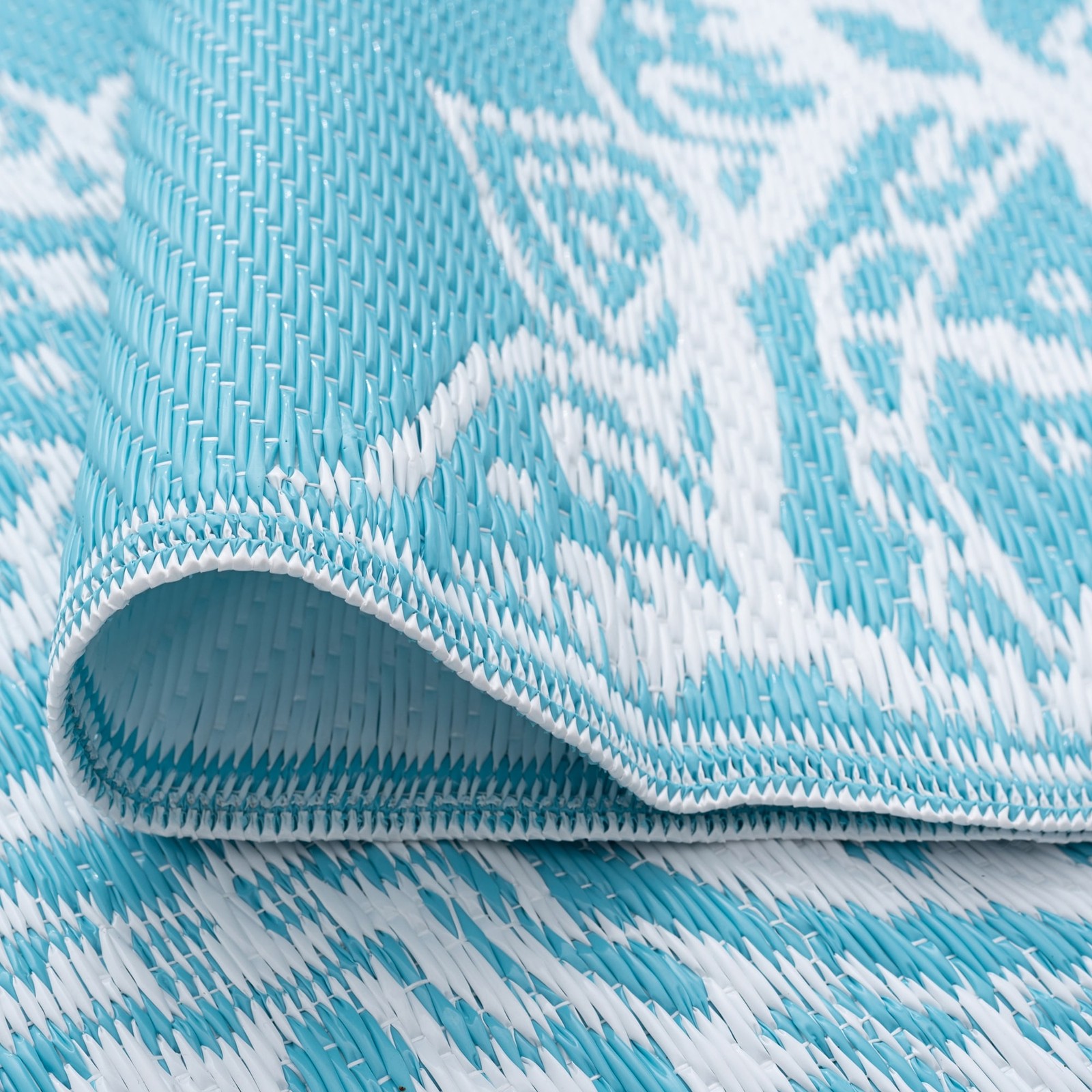 Sundown Beach Medallion Aqua White Indoor Outdoor Rug 5x6.11 Feet  