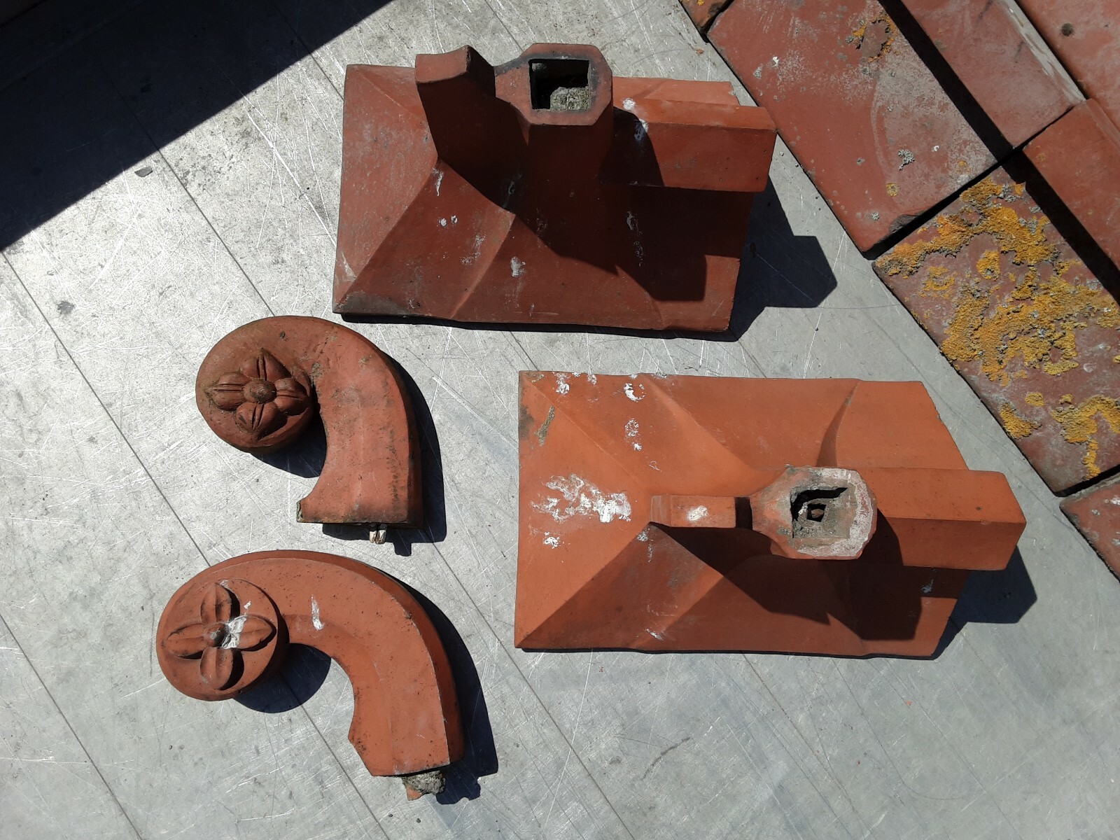 Job Lot Reclaimed Red Ridge Tiles Clay 90 Degree 12