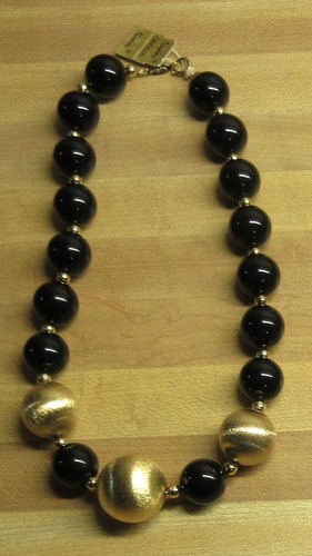 NEW VTG 17" SIGNED NAPIER ORIGINAL TAG blk gold tone strand bead CHUNKY Necklace