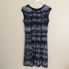 Sandra Darren Sleeveless Dress Fit Flare Black White Knit Lined Women's Size 6