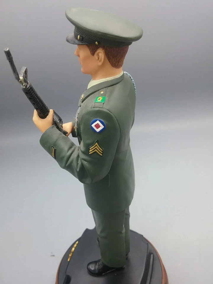 Hasbro G.I.Joe "Our Finest Hero's Series" - "U.S. Army" LE Statuitte Foto 4 de 4
