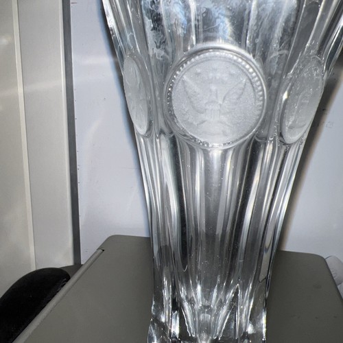 Vintage Fostoria Glass Coin Vase Torch Eagle And Liberty Bell 8” - Picture 7 of 9
