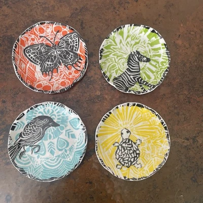 Juego de cuatro platos de cerámica pequeños de 4,5 pulgadas con diseño de animales - Imagen 1 de 4