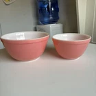 Vintage Pyrex Pink Set Of 2 Nesting Mixing Bowls 401 402 EUC Displays Beautiful