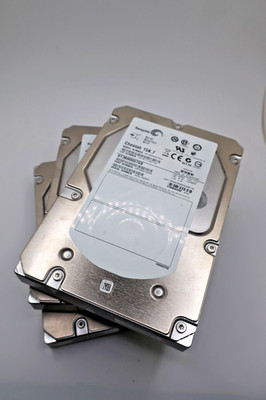 LOT OF 2 Dell Seagate Cheetah 600GB 15K 3.5 6G SAS