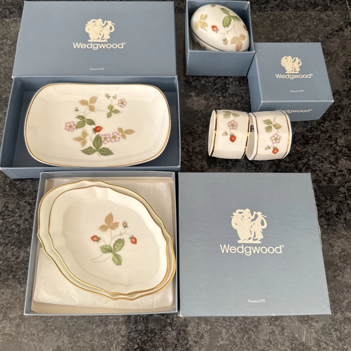 Wedgwood Wild Strawberry Oblong Oval Trays Lidded Egg Napkin Rings X2 Unused