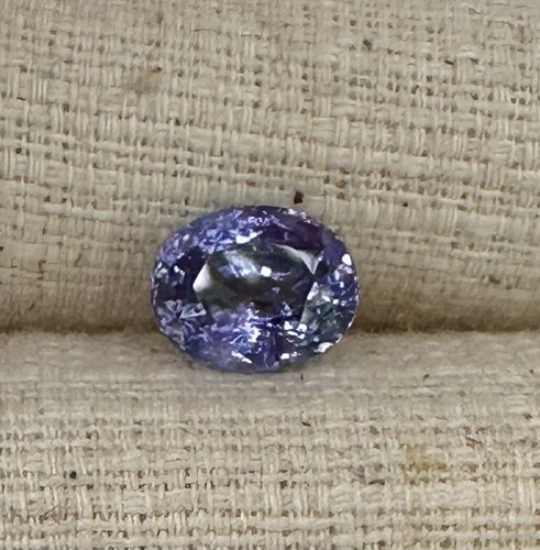 A Stunning Unheated No Heat 3.89ct Violet-Purple Colour Change Sapphire GIA - Picture 6 of 10