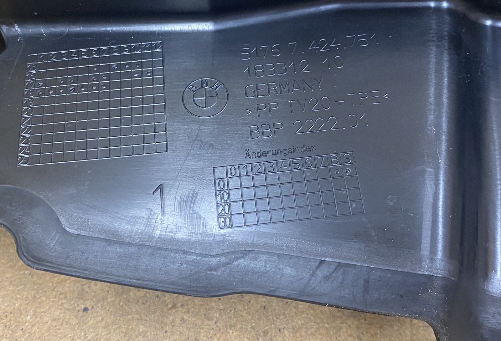 2018-2019 BMW X2 F39 ENGINE HOOD TOP LEFT SIDE PANEL SEAL  
