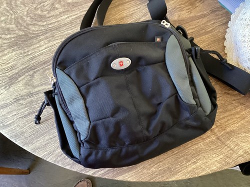 Swiss Flag Wenger Bag For Men To Wear around waist, Across Body Or On Shoulder - Picture 2 of 4