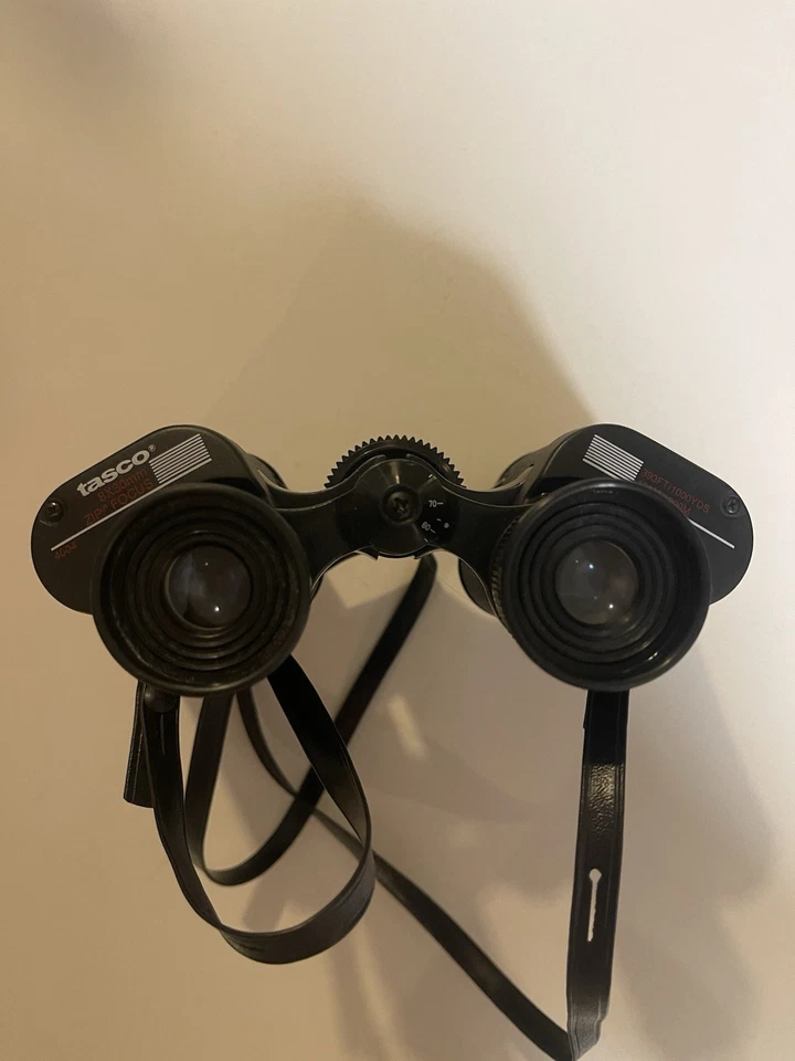 Vtg TASCO FULLY COATED OPTICS 8X30 BINOCULARS FIELD 393ft@ 1000yds Zip focus - Image 2 of 4