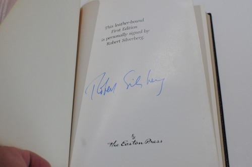 EASTON PRESS TO THE LAND OF THE LIVING BY ROBERT SILVERBERG SIGNED FIRST EDITION - Foto 8 di 10