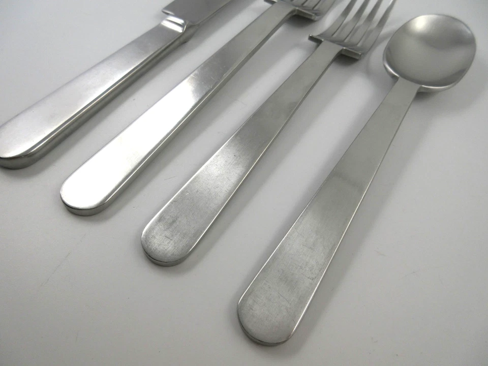 Cubiertos de acero inoxidable satinado Calvin Klein BURTON tu elección de piezas Foto 4 de 4