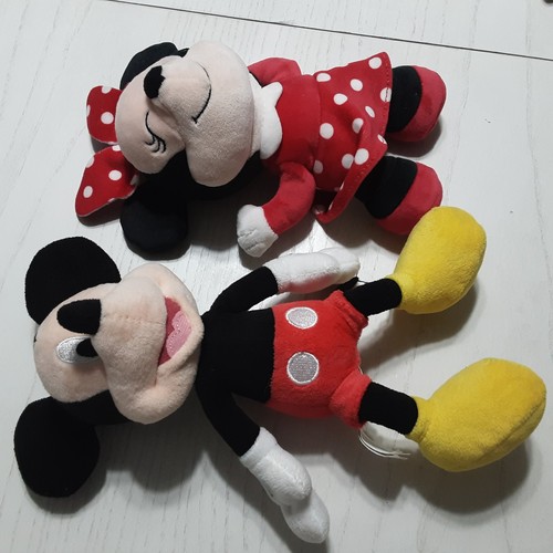 DISNEY MICKEY & MINNIE 9" Plush Minnie is from TY-MICKEY IS OFFICIAL DISNEY - Picture 7 of 11
