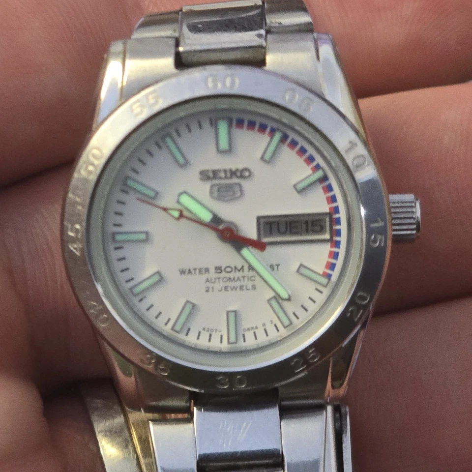 Reloj Seiko 5 Abril 1997 Mujer Automático Acero Inoxidable Fecha Día 4207-01W0 Foto 3 de 4