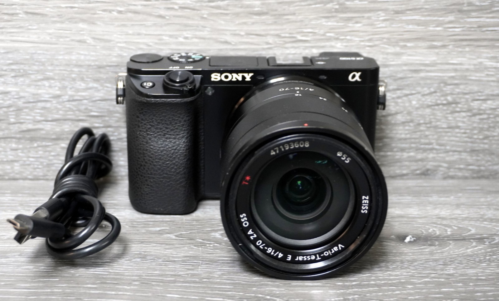 Sony A6100 24.2MP Mirrorless Camera Zeiss Vario-Tessar E 16-70mm ZA OSS T* Lens