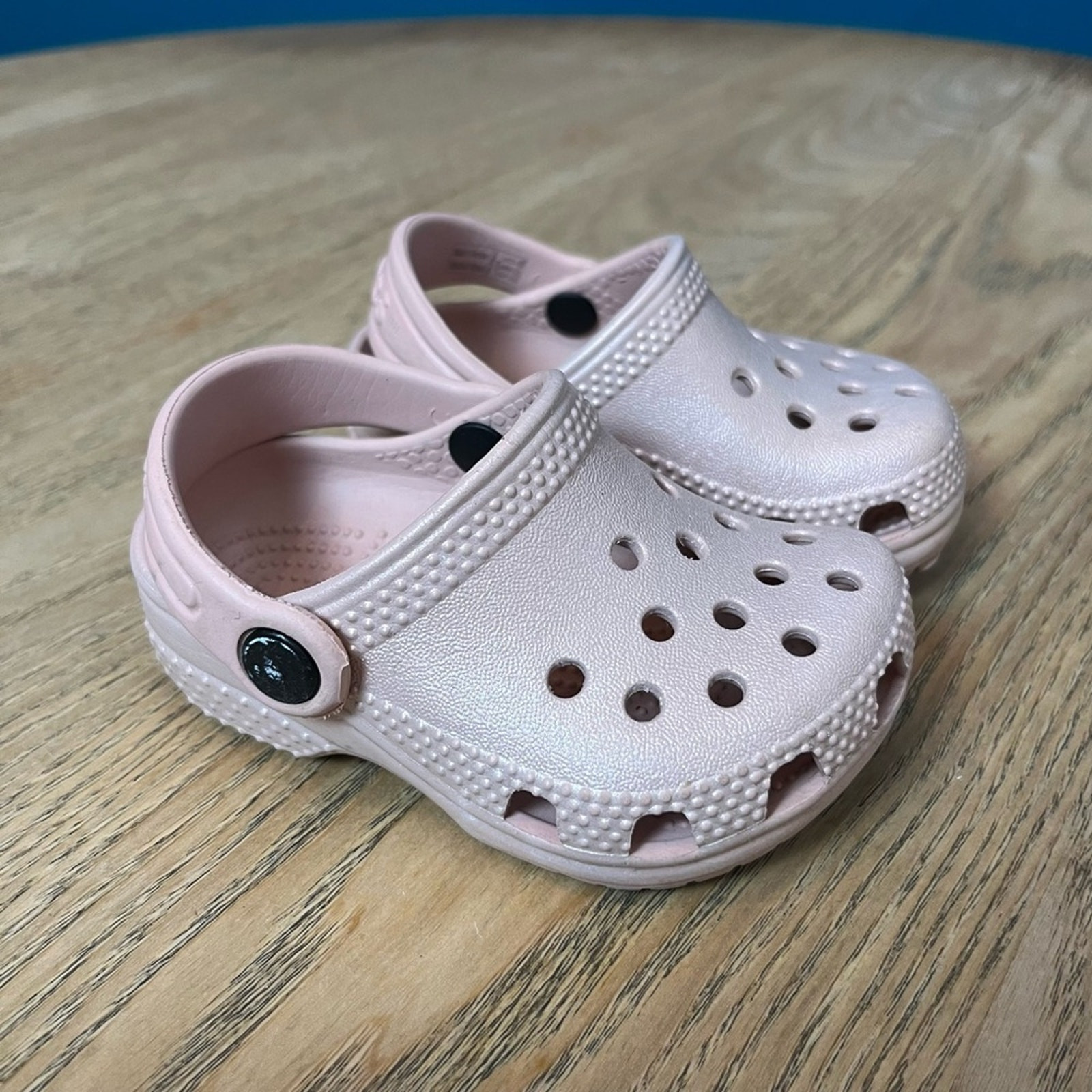 CROCS Baby Classic Clogs Slip On Sandals Pale Pink Shimmer Size 2/3