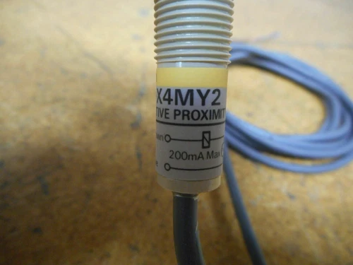 OMRON E2K-X4MY2 Proximity Sensors E2KX4MY2 New In Box Free Shipping 1PC - Picture 3 of 4