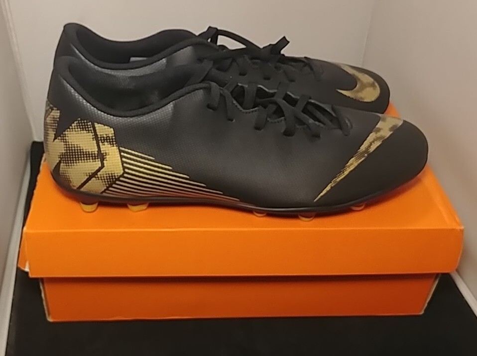 Nike Vapor 12 Club FG BLACK GOLD Soccer Cleats Men Size 12 Women size 13.5 NIB!