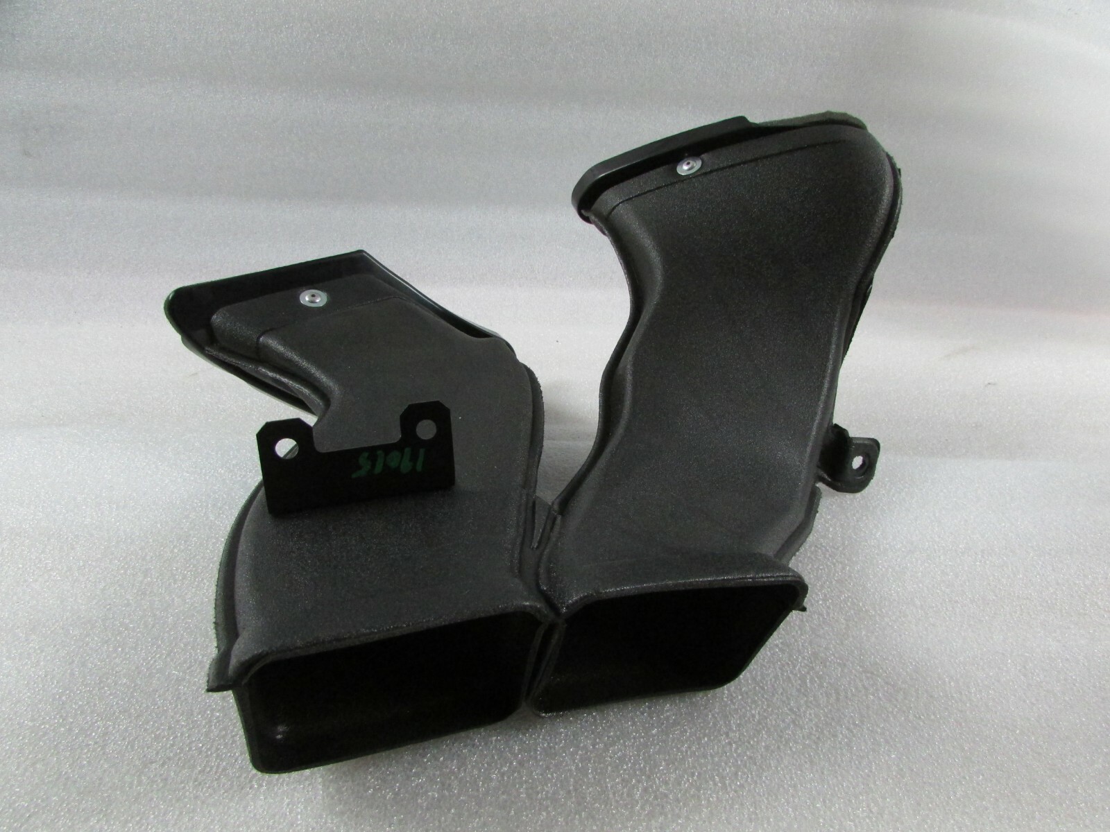 Ferrari 488, Upper Center AC Duct, Used, P/N 86178500