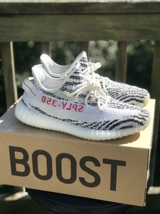 yeezy 350v2 zebra