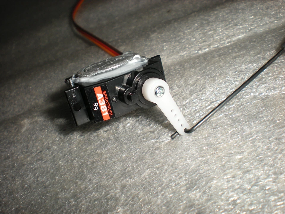 Hobby Zone Carbon Cub S 2 1.3m HBZ32500 Right R Spektrum A381 9g Aileron Servo - Image 2 of 4