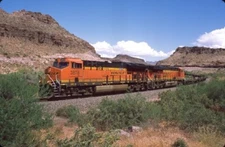 BNSF 3878 ET44C4 KINGMAN CANYON AZ ORIGINAL SLIDE 05-22-23 T22-6
