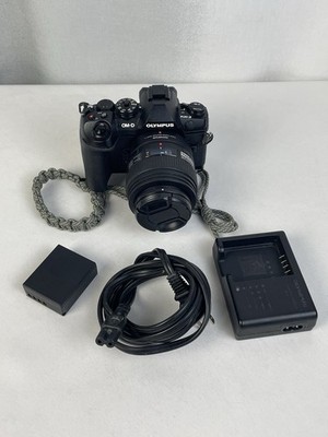 Olympus OM-D E-M1 Mark II 20.4MP w/50mm 1:2 Macro Lens, Charger & Extra Battery