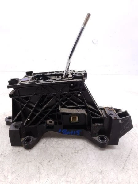 Toyota Camry LE 2015 2x2 transmisión automática conjunto de palanca de cambios  Foto 2 de 4