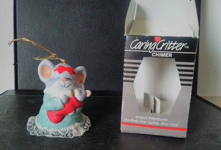 CARING CRITTER CHIMER CHRISTMAS ORNMENT BISQUE PORCELAIN MAMA CAT IN BOX