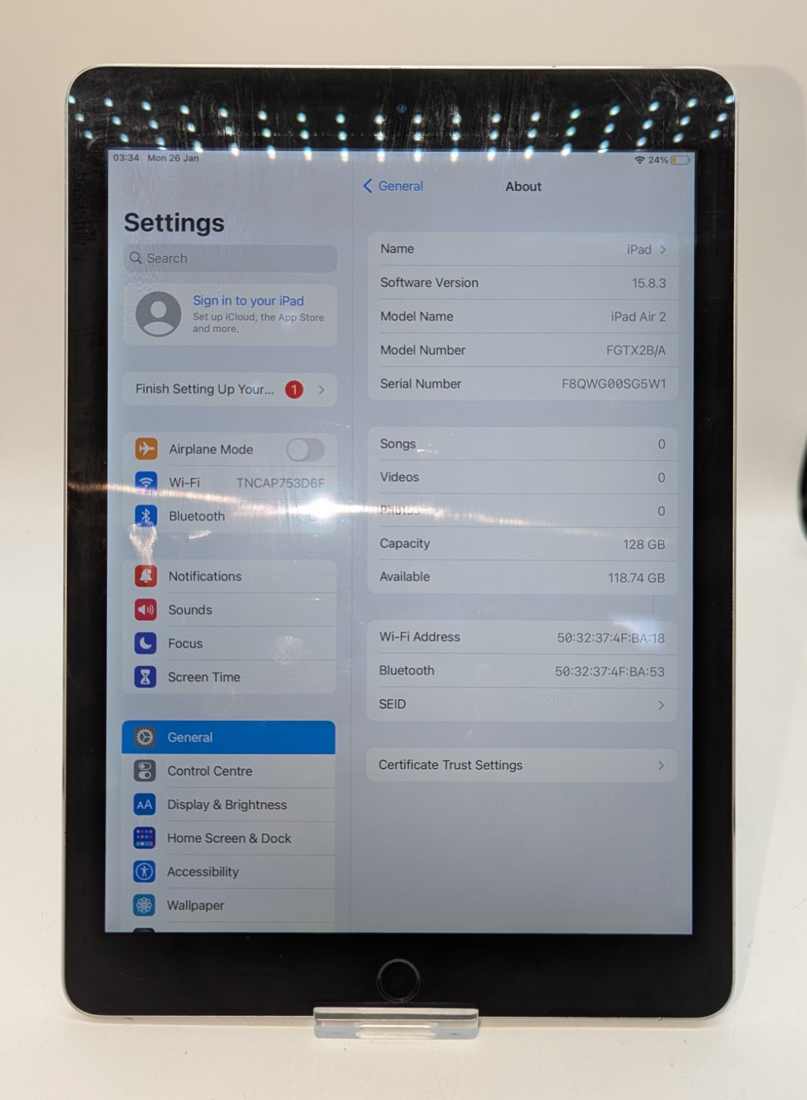 Apple iPad Air 2 128GB Wi-Fi 9.7" Space Grey Tablet iOS 15.8.3 (B) image 3