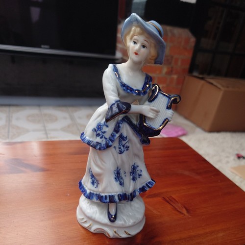 Pair of Vintage Figurines Porcelain - Man and Lady Playing Musical Instruments - Picture 2 of 4