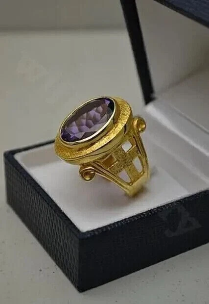 Anillo de hombre Bishop 4 quilates corte ovalado simulado amatista púrpura enchapado en oro amarillo de 14 quilates Foto 3 de 4