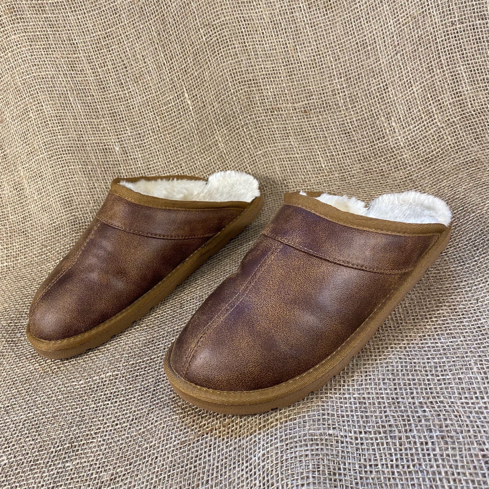 apres by lamo slippers