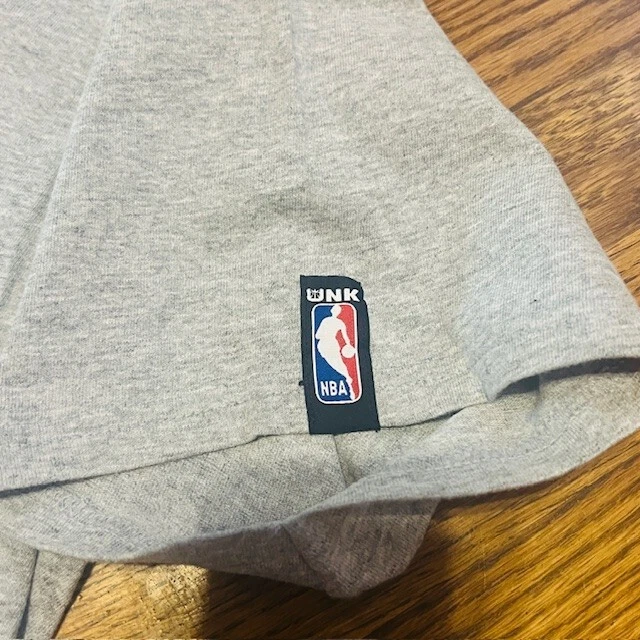 Los Angeles Lakers LA T-Shirt UNK Headphones RARE Kobe Bryant Gray L Large NBA - Image 4 of 4