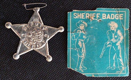 Vintage 50er Jahre Blechspielzeug Deputy Sheriff Abzeichen und Pin, Japan, Top Zustand