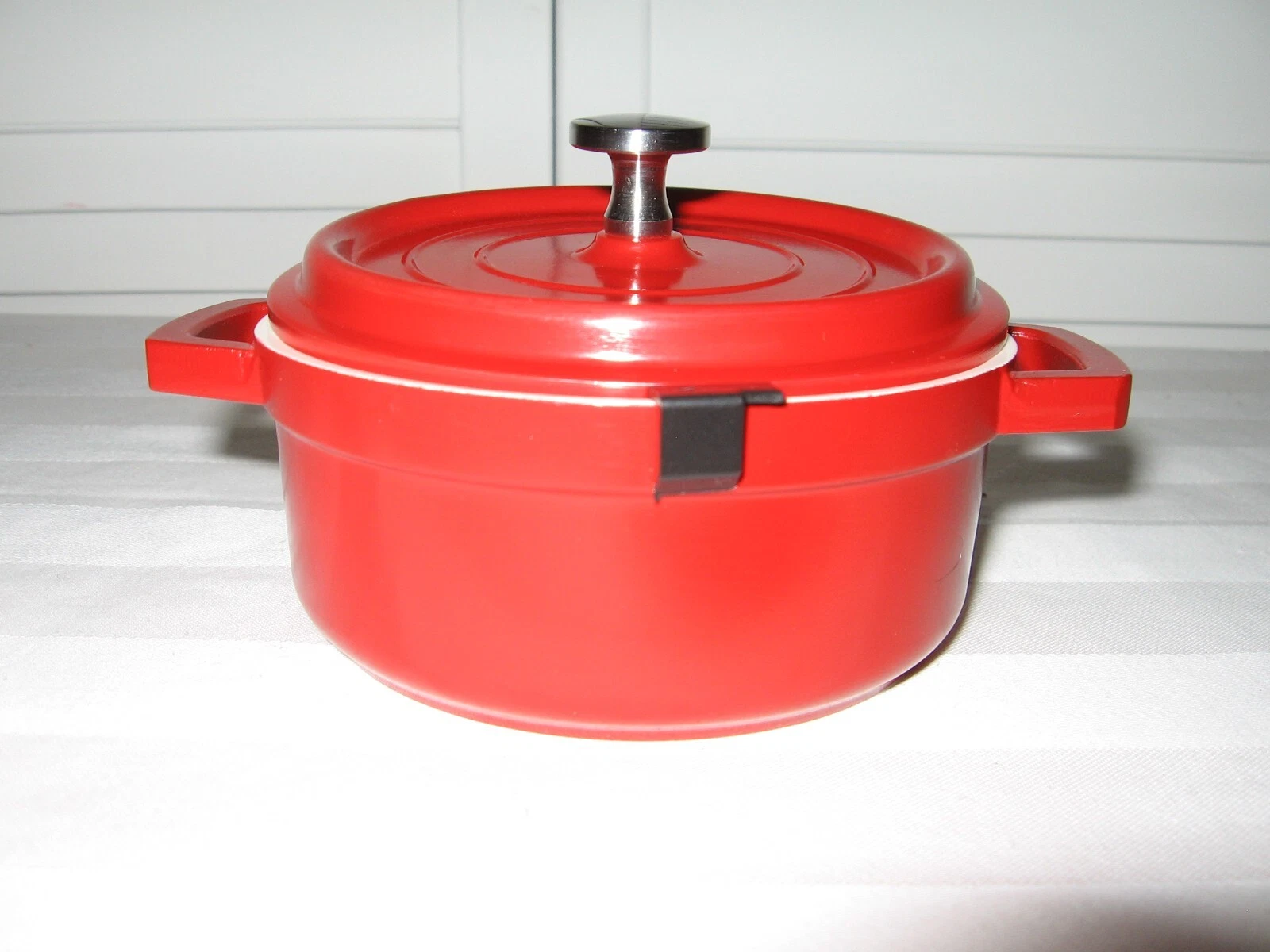 Heiss .75 qt. Deep Red Enamel Coated Cast Aluminum 4 " Round Dutch Oven NEW!!