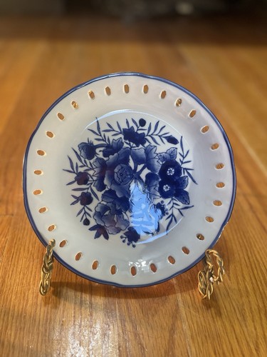 Set Of 2 Pierced-Blue & White Decorative Plates-Floral~9.25” Round-& 8” - Picture 3 of 20