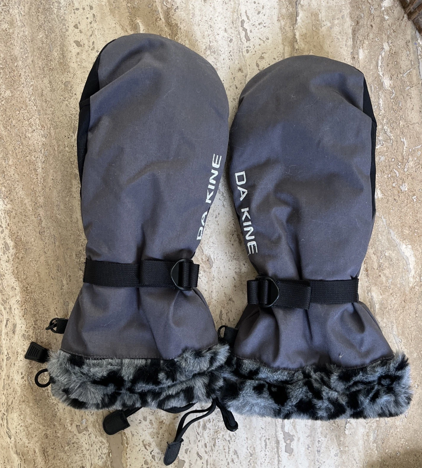 Dakine Mittens W/Glove Insert Women XL Snow Ski Snowboarding GREY/LEOPARD
Opens in a new window or t