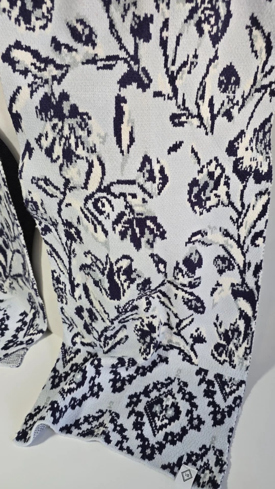 Vera Bradley вязаный шарф - светло-синий многолетники Misty Surf 72"  - Изображение 2 из 4