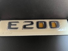 Schriftzug Typenschild " E200 " Emblem passend für Mercedes W124 Limousine NEU Schriftzug Typenschild " E200 " Emblem passend für Mercedes W124 Limousine NEU