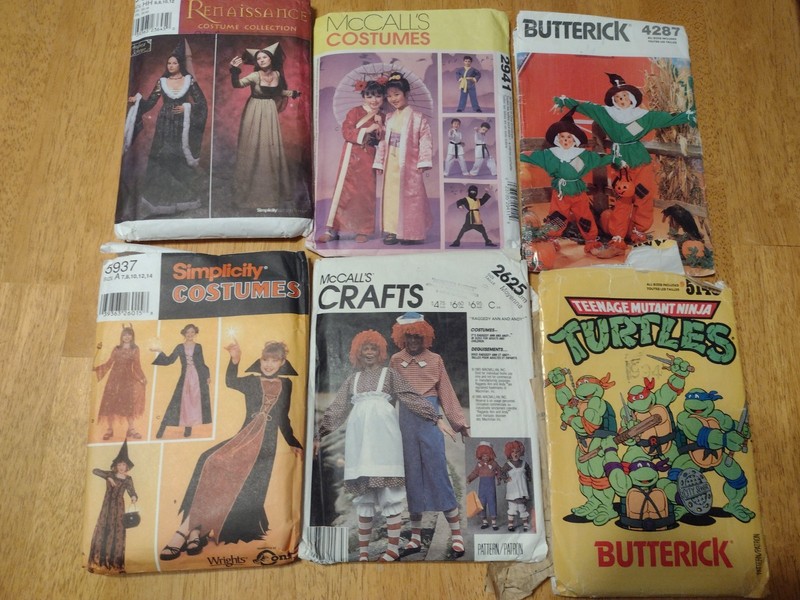 LOT OF 11 HALLOWEEN SEWING PATTERNS