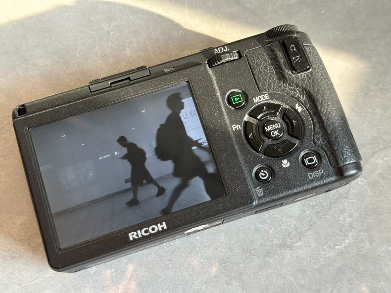 Ricoh GR Digital II GRD2 Compact Digital Camera Built-in Flash