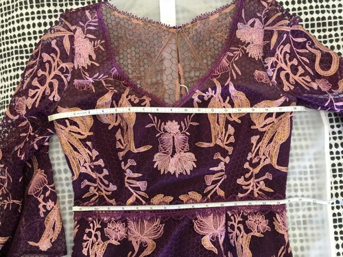 Abito nuovo con etichette Marchesa Notte manica flutter ricamato in pizzo Guipure 6 bordeaux - Foto 12 di 12